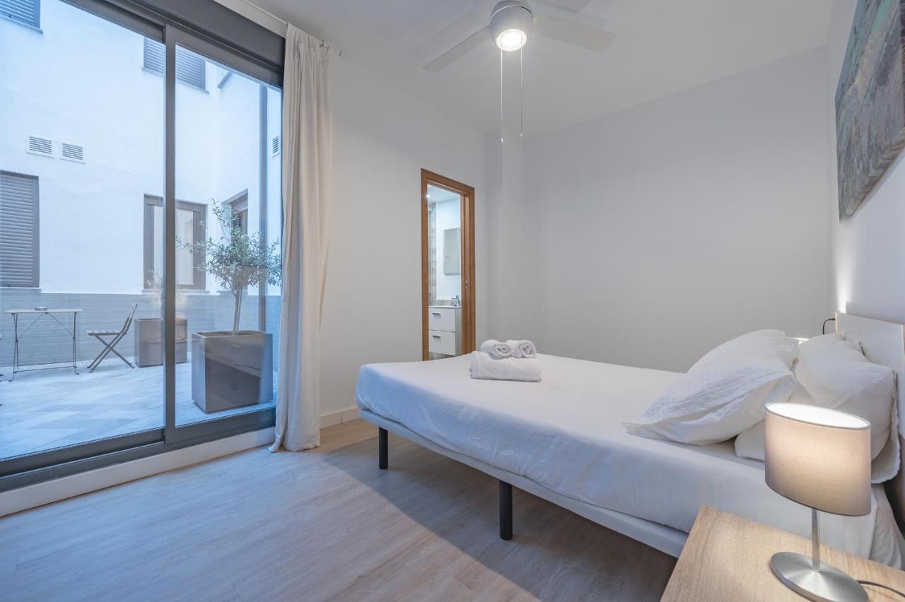 Dona Elvira Parras Apartment Malaga Bagian luar foto