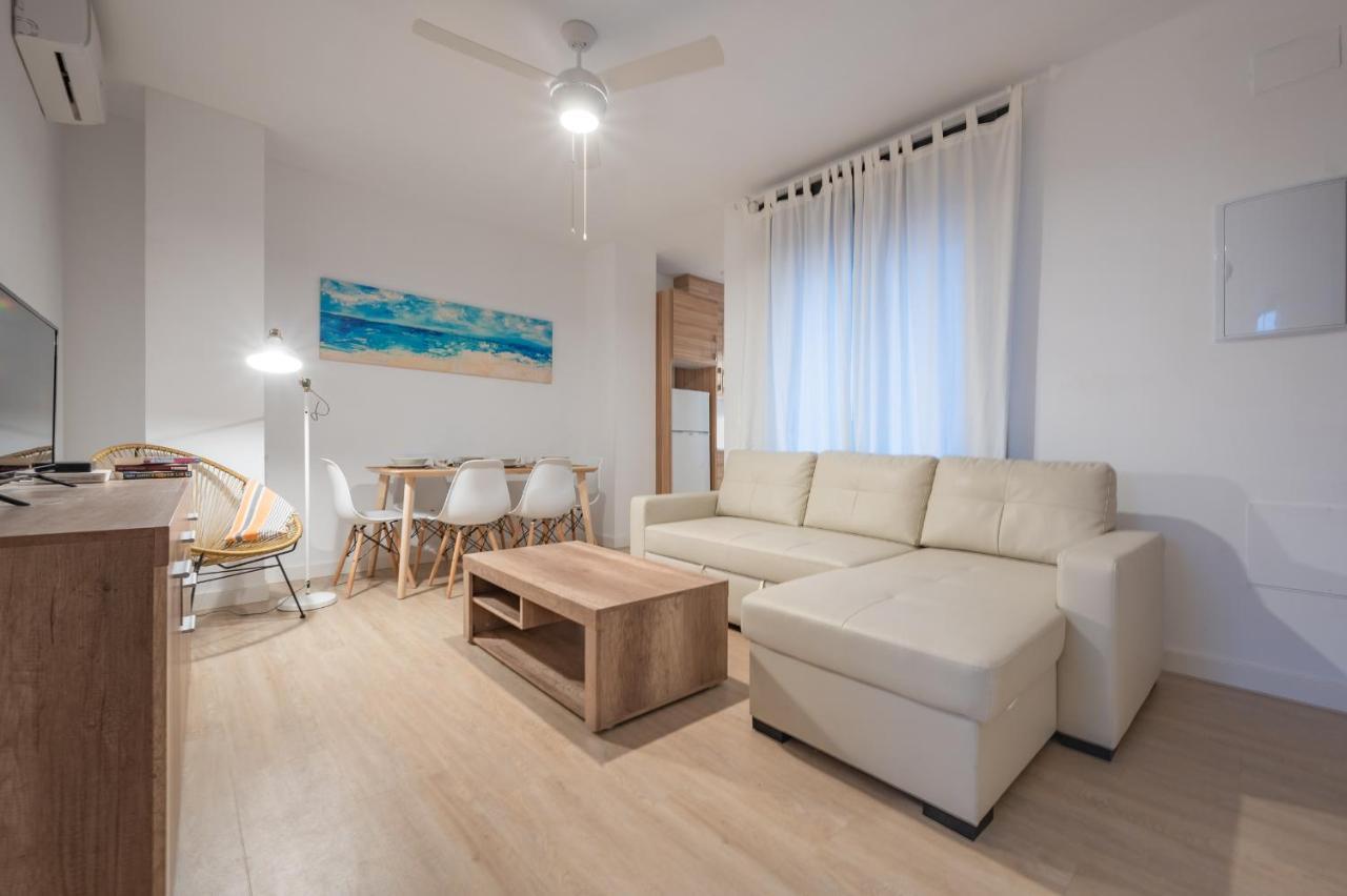 Dona Elvira Parras Apartment Malaga Bagian luar foto