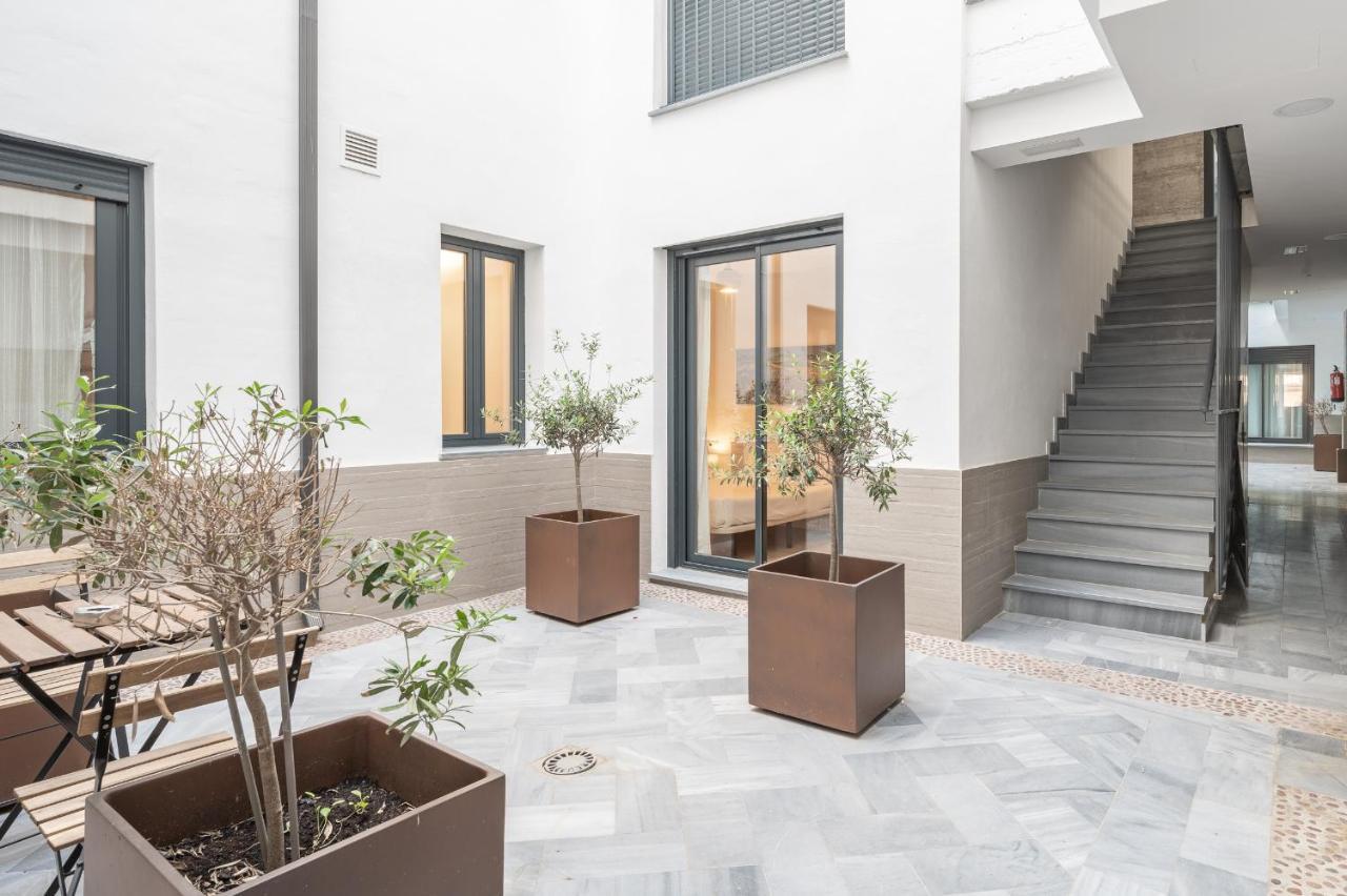 Dona Elvira Parras Apartment Malaga Bagian luar foto