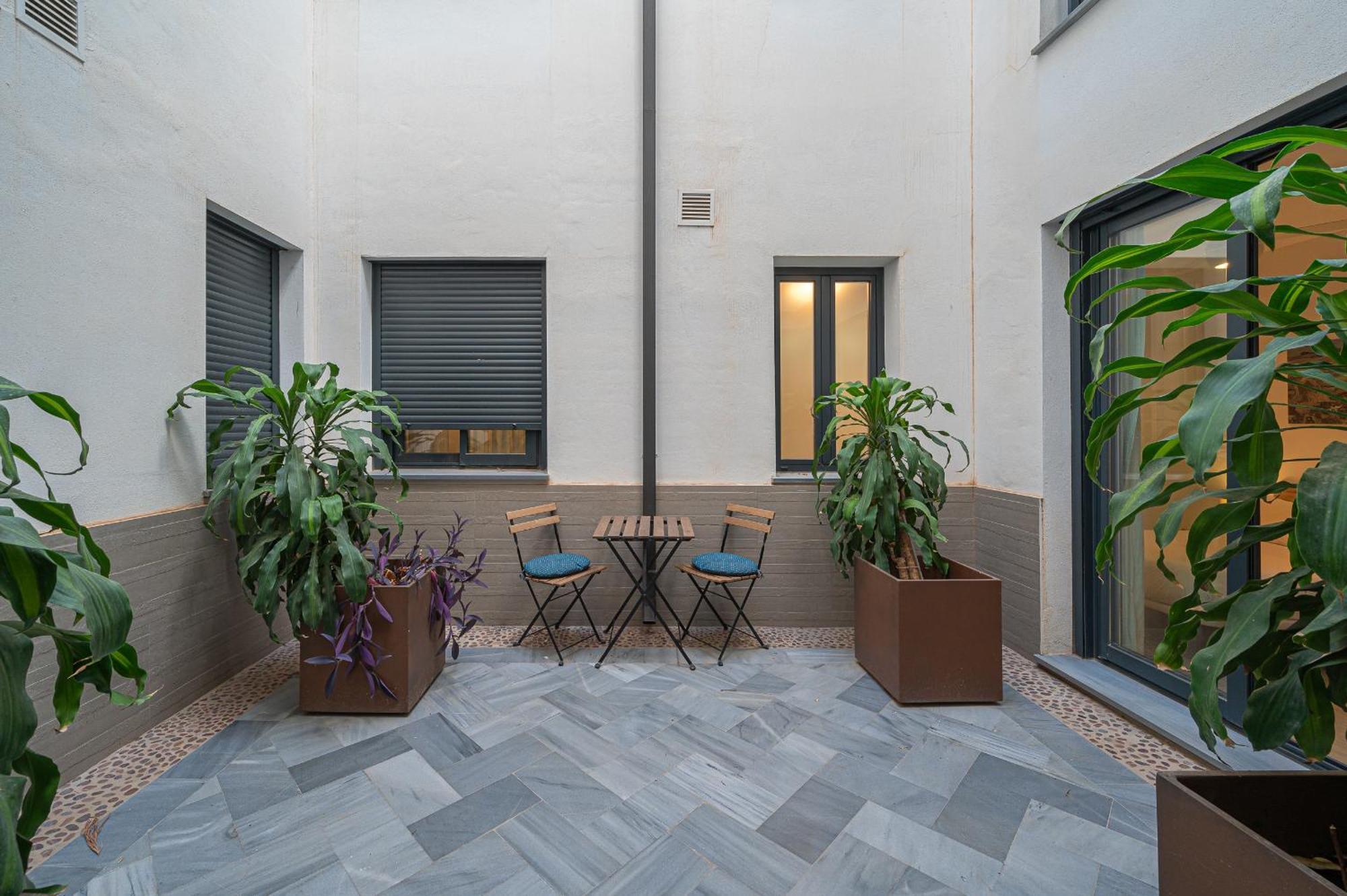 Dona Elvira Parras Apartment Malaga Bagian luar foto